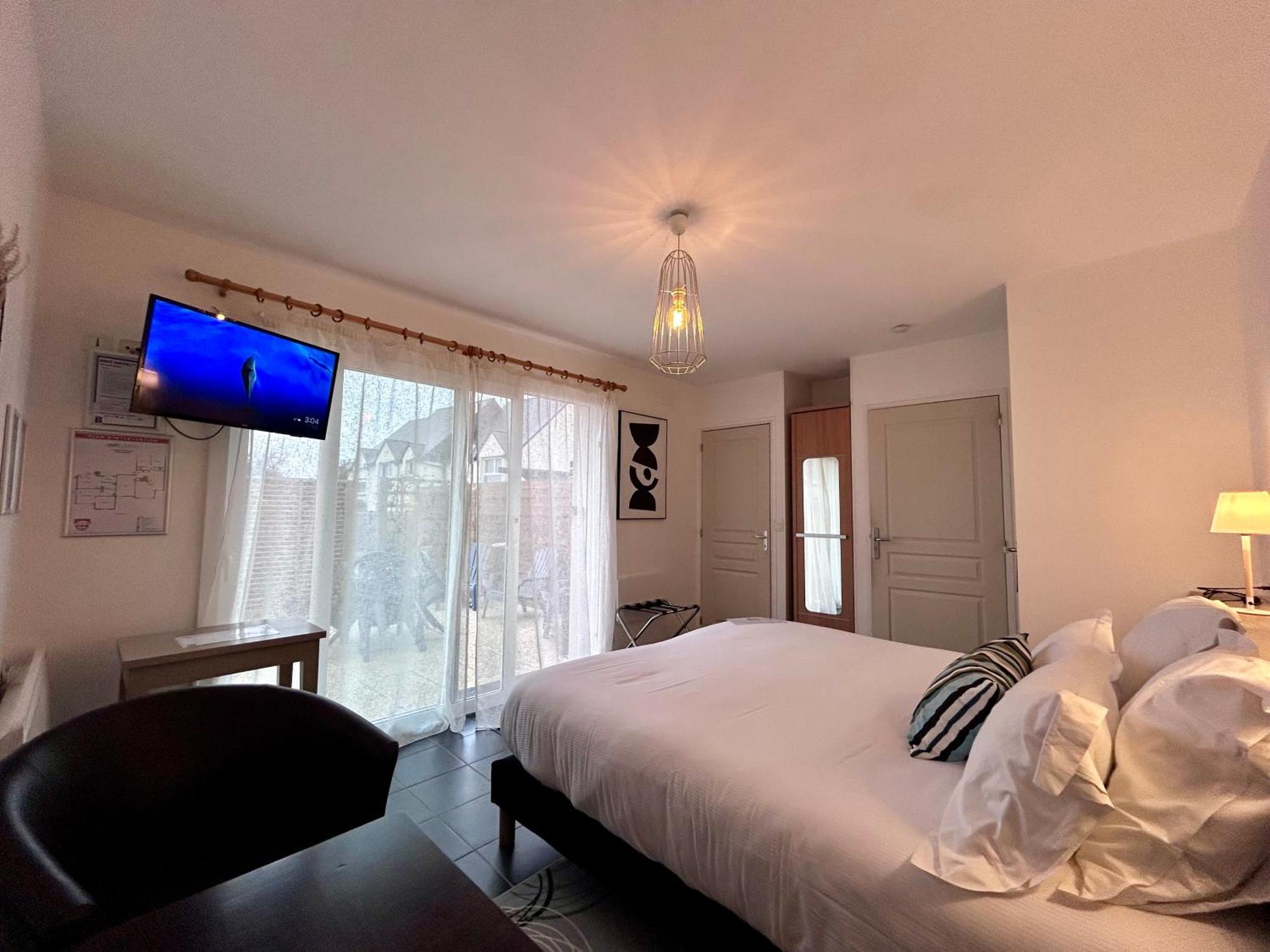 Brit Hotel Lannion-Perros Guirec Екстериор снимка